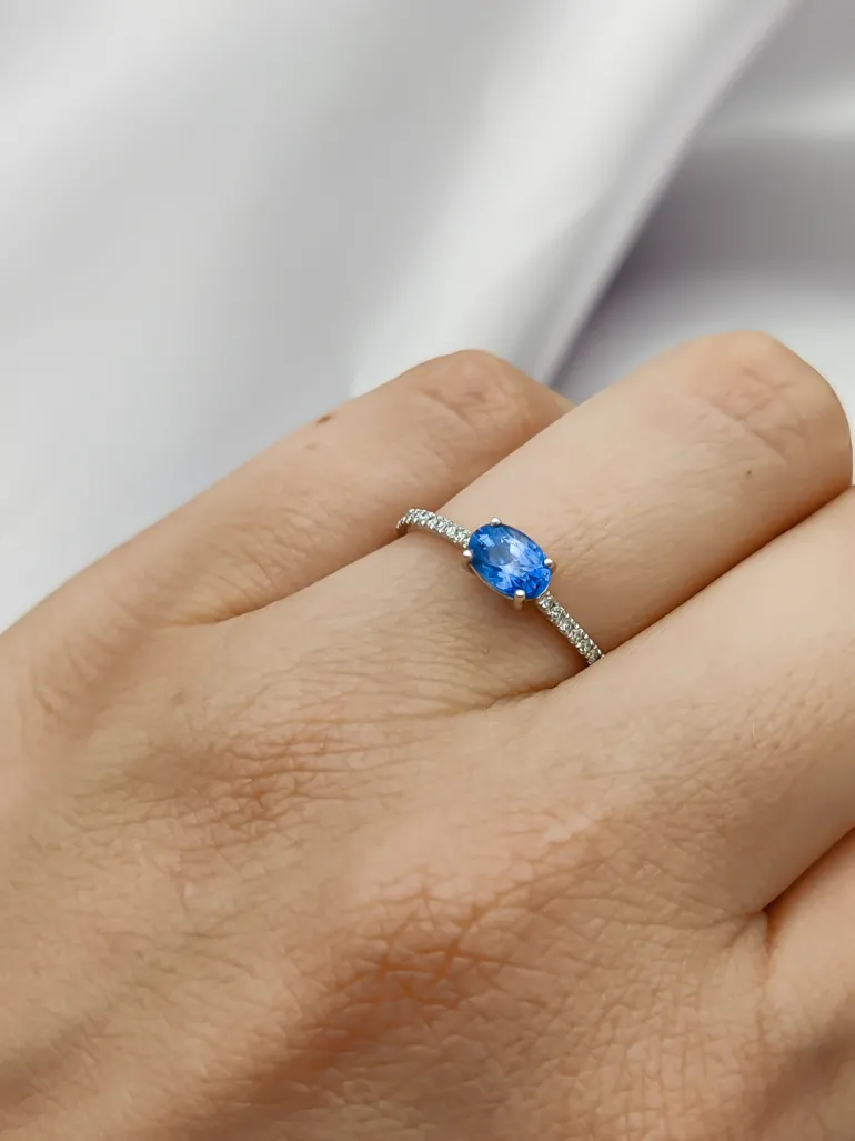 Anillo Andria Zafiro Diamantes Oro Blanco 18K