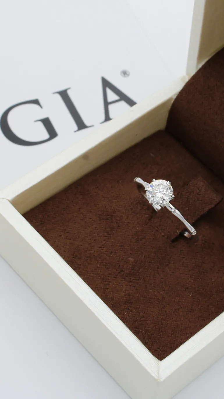 Anillo Bambú Diamantes 0,60ct G-VS GIA Oro Blanco 18K