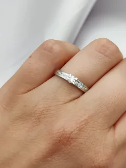 Anillo Dunya Diamantes 0,30ct E-VS1 Oro Blanco 18K