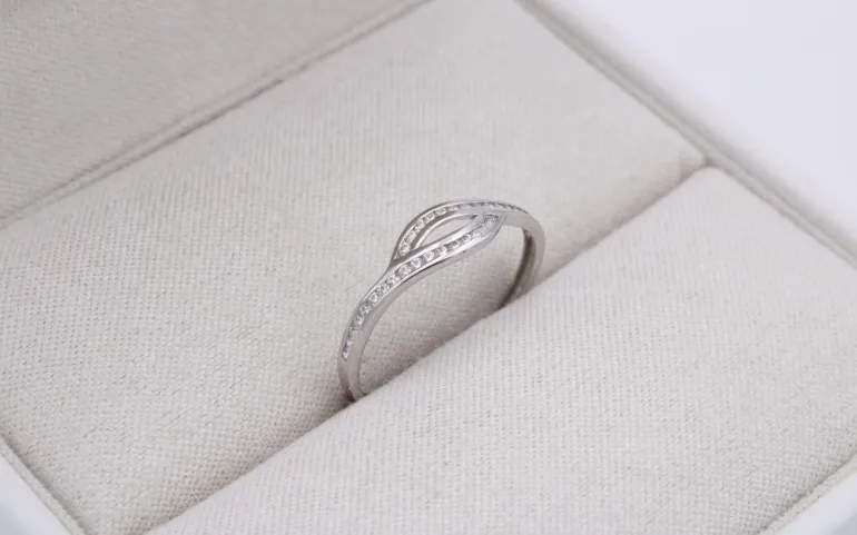 Anillo Ivet Oro Blanco 18K
