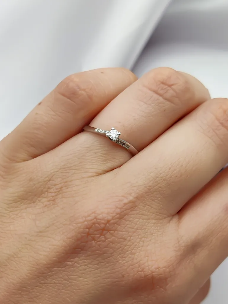 Anillo Liz Diamantes 0,11ct G-VS Oro Blanco 18K
