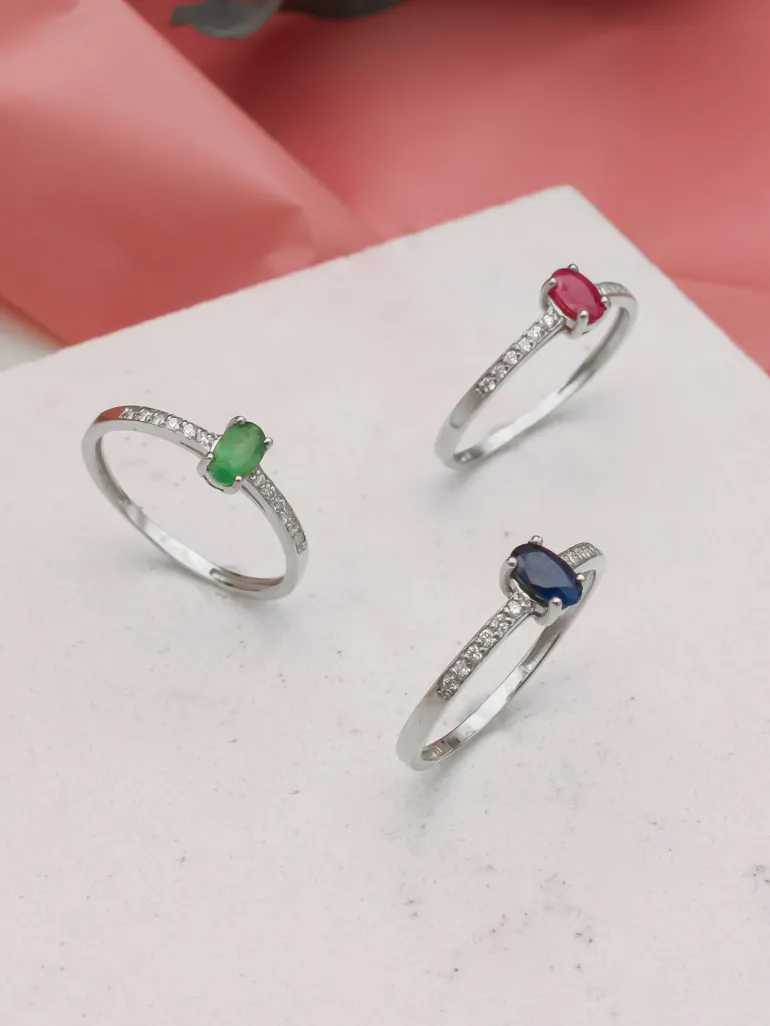 Anillo Ovale Esmeralda Diamantes Oro Blanco 18K