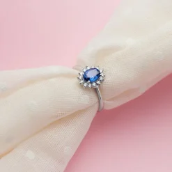 Anillo Rosetón Zafiro Diamantes Oro Blanco 18K