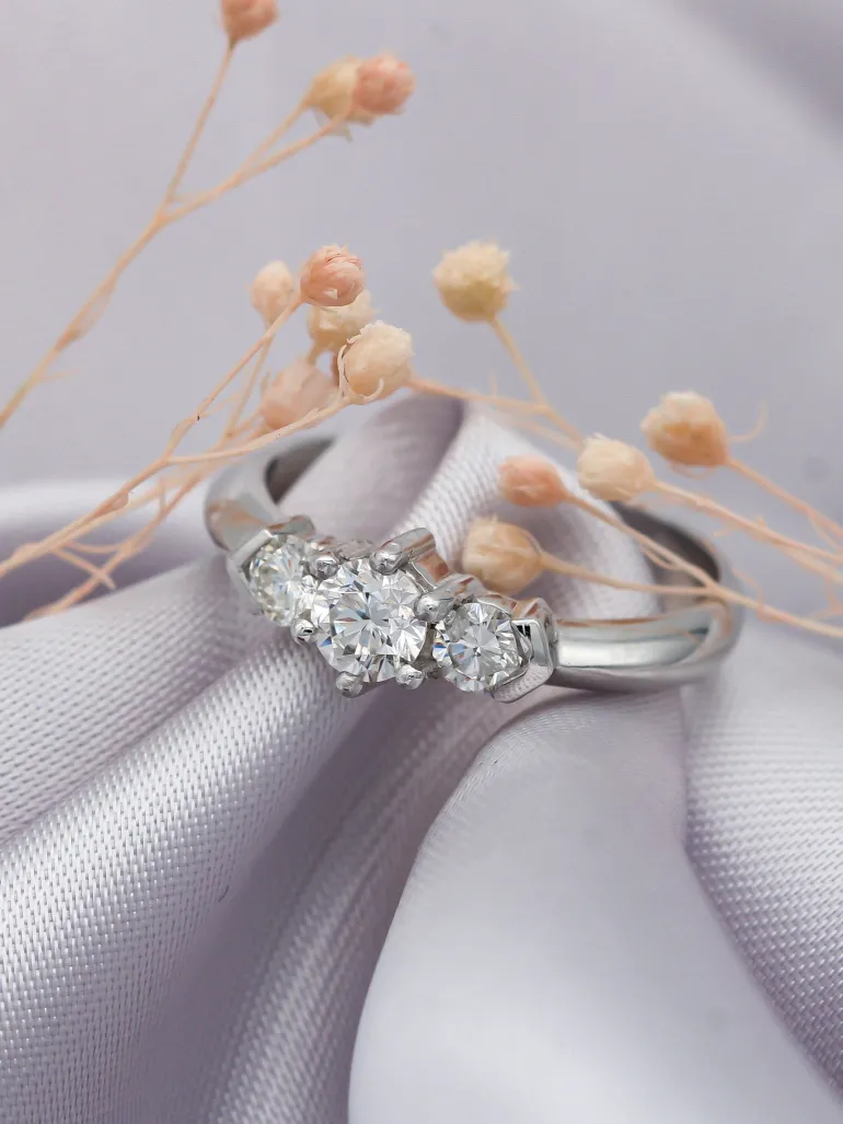 Anillo Triangle Diamante 0,67ct GH-VS Oro Blanco 18K