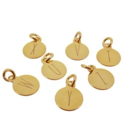 Charm Medal Letter Plata Dorada