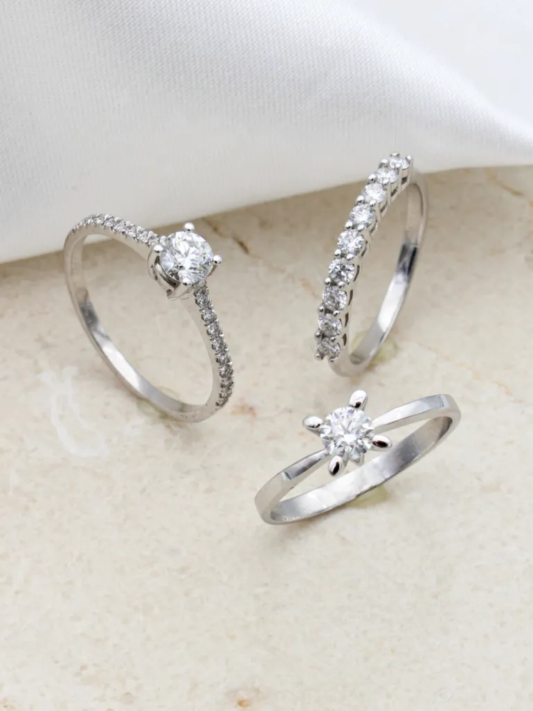 Solitario Luar 4mm Oro Blanco 18K