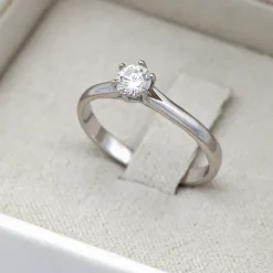 Solitario Melina Diamante 0,30ct E-IGI Oro Blanco 18K