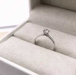 Solitario Monique Diamante G-VS Oro Blanco 18K